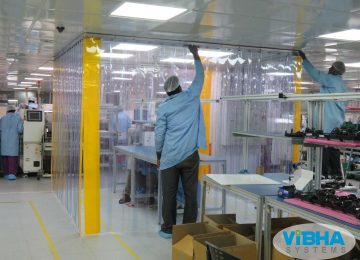 Soft wall pvc strip curtains isolate the clean room from the ambient environment